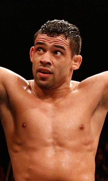 Renan Barao gets first win at featherweight with decision over Phillipe Nover